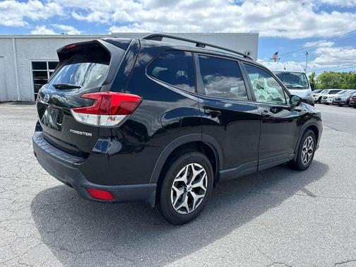 Crystal Black Silica 2019 Subaru Forester Premium