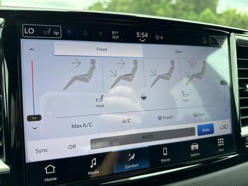 2026 Chrysler Voyager LX