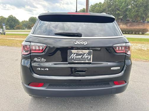 Diamond Black Crystal Pearlcoat 2024 Jeep Compass Latitude
