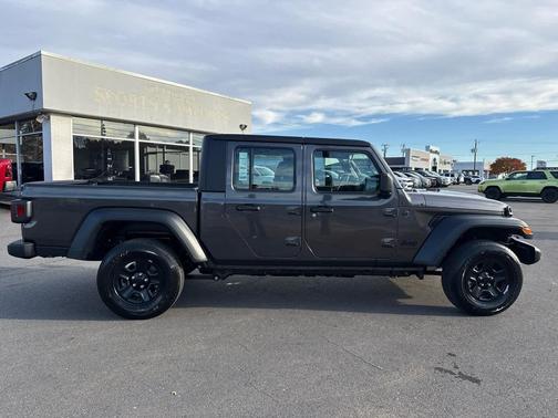 2026 Jeep Gladiator Sport