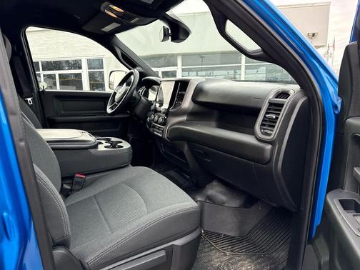 2022 RAM 2500 Tradesman 4x4 Crew Cab 64 Box