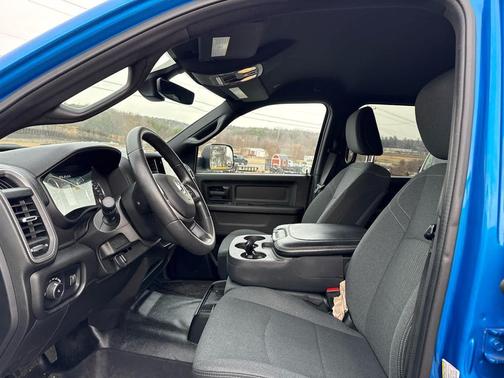 2022 RAM 2500 Tradesman 4x4 Crew Cab 64 Box