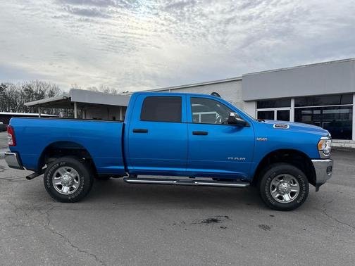 2022 RAM 2500 Tradesman 4x4 Crew Cab 64 Box