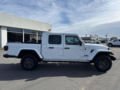 2026 Jeep Gladiator Sport S