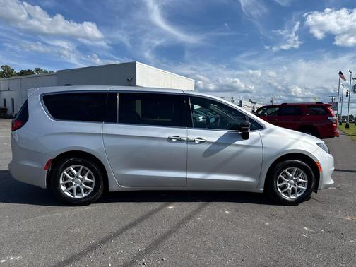 2026 Chrysler Voyager LX