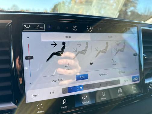 2026 Chrysler Voyager LX