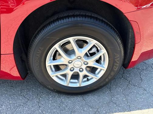 Red Hot Pearlcoat 2027 Chrysler Pacifica L