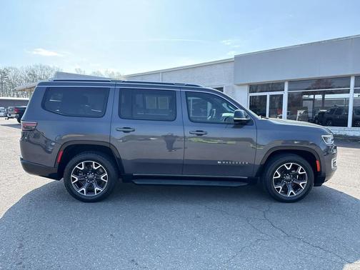 Baltic Gray Metallic Clearcoat 2023 Jeep Wagoneer Series III