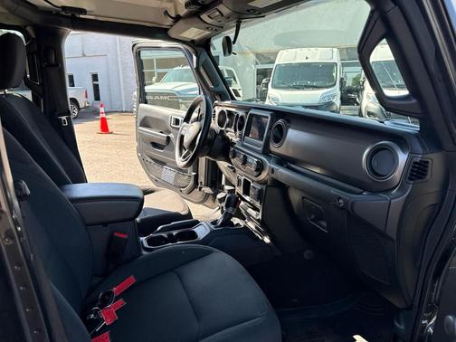 Granite Crystal Metallic Clearcoat 2022 Jeep Gladiator Sport