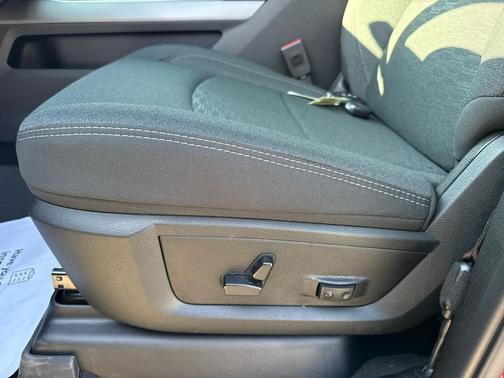 2026 RAM 2500 Big Horn 4x4 Crew Cab 64 Box