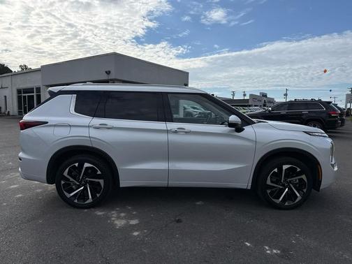 2024 Mitsubishi Outlander SEL