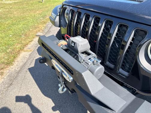 Black Clearcoat 2023 Jeep Gladiator Mojave 4x4