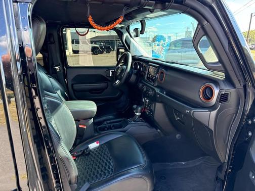 Black Clearcoat 2023 Jeep Gladiator Mojave 4x4