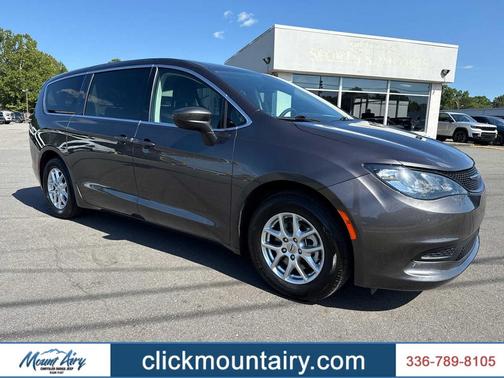 2023 Chrysler Voyager LX