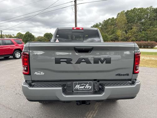 2026 RAM 2500 Tradesman 4x4 Crew Cab 64 Box