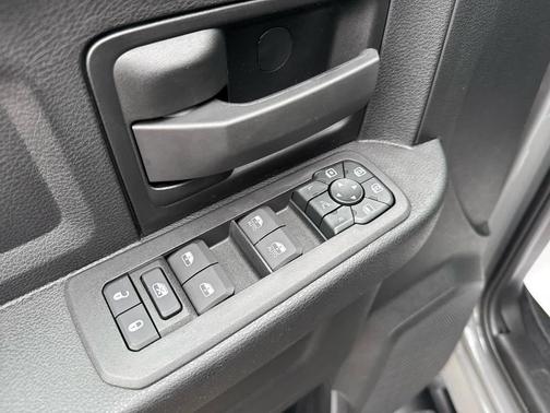 2026 RAM 2500 Tradesman 4x4 Crew Cab 64 Box