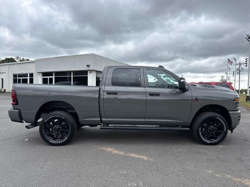 2026 RAM 2500 Tradesman 4x4 Crew Cab 64 Box