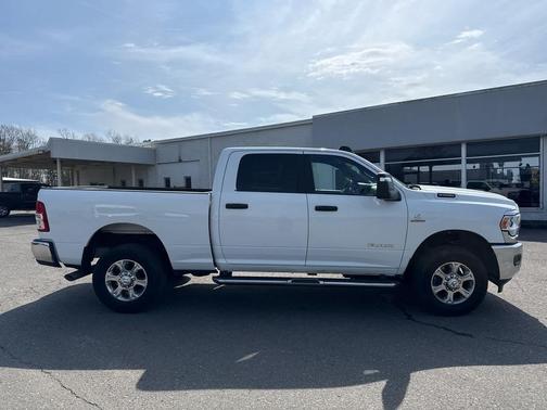 2024 RAM 2500 Big Horn 4x4 Crew Cab 64 Box
