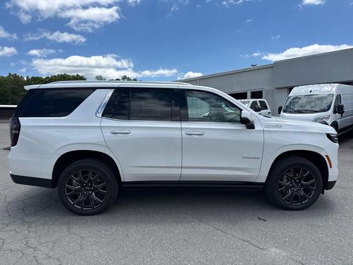 Iridescent Pearl Tricoat 2025 Chevrolet Tahoe High Country