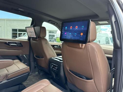 Iridescent Pearl Tricoat 2025 Chevrolet Tahoe High Country