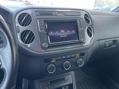 2016 Volkswagen Tiguan R-Line