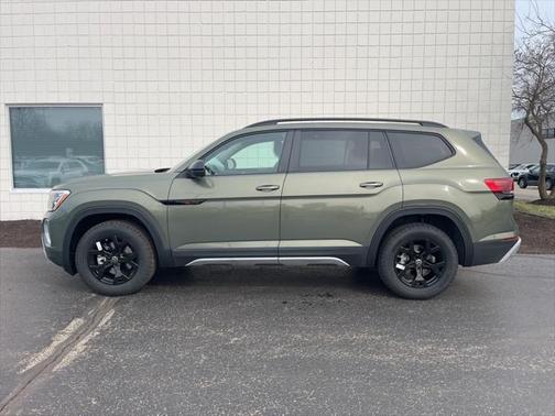 2025 Volkswagen Atlas 2.0T SE