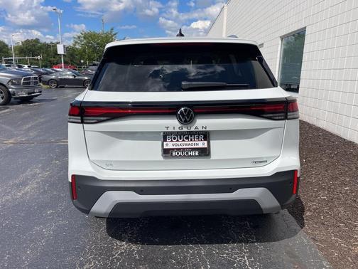 2025 Volkswagen Tiguan 2.0T SE 4MOTION