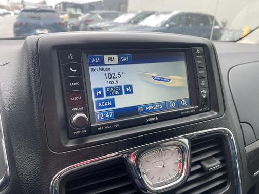 2011 Chrysler Town & Country Touring-L