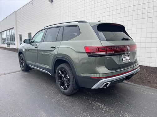 2025 Volkswagen Atlas 2.0T SE