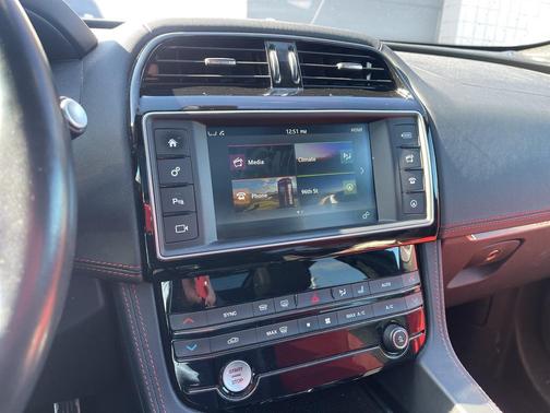 2017 Jaguar F-PACE 35t R-Sport