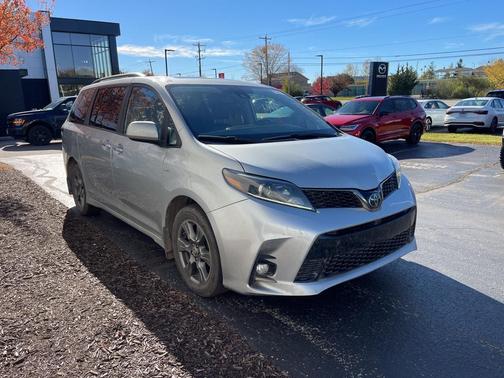 2020 Toyota Sienna SE