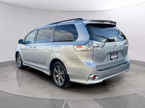 2020 Toyota Sienna SE