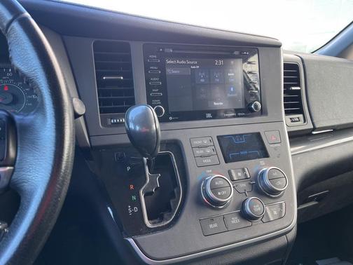 2020 Toyota Sienna SE