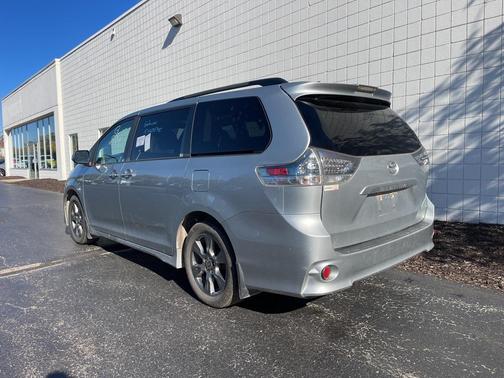 2020 Toyota Sienna SE