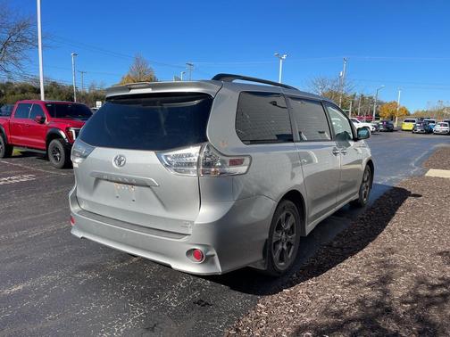 2020 Toyota Sienna SE