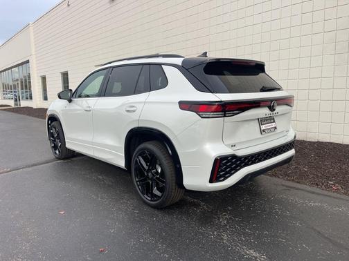 2026 Volkswagen Tiguan 2.0T SE R-Line Black 4MOTION