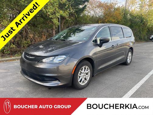 2022 Chrysler Voyager LX