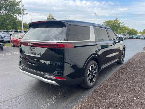 2024 Kia Carnival EX