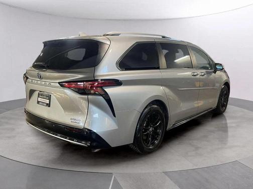 2023 Toyota Sienna Limited