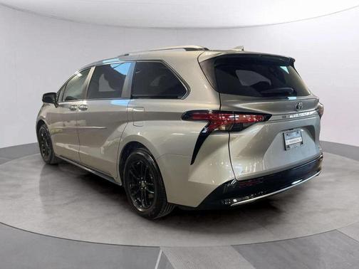 2023 Toyota Sienna Limited