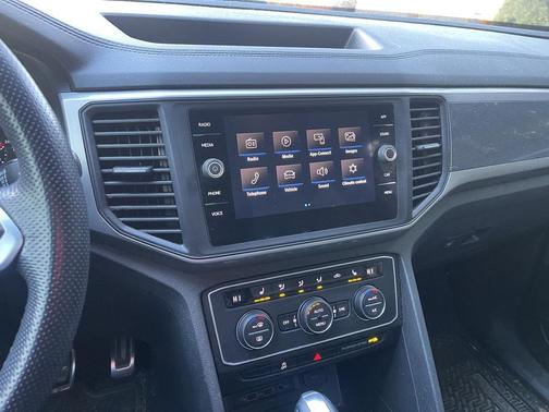 2020 Volkswagen Atlas Cross Sport 3.6L V6 SE w/Technology R-Line