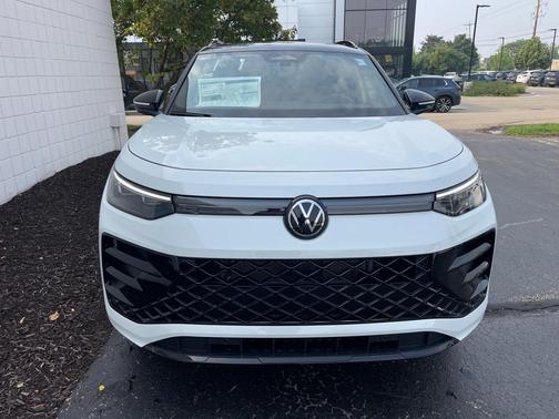 2025 Volkswagen Tiguan 2.0T SE R-Line Black 4MOTION