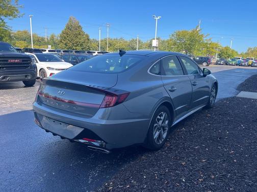 2022 Hyundai SONATA SEL