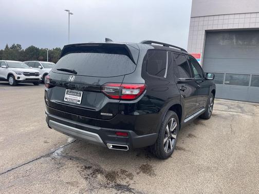 2023 Honda Pilot Touring 8-Passenger