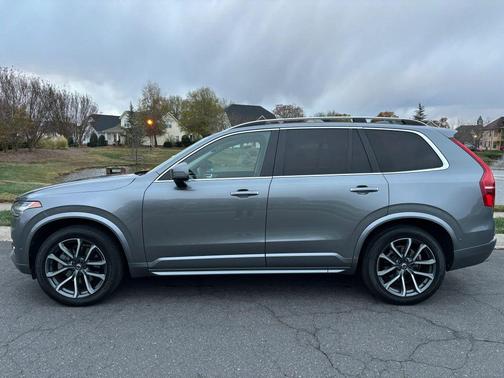 2016 Volvo XC90 T6 Momentum
