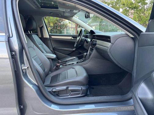 2022 Volkswagen Passat 2.0T SE
