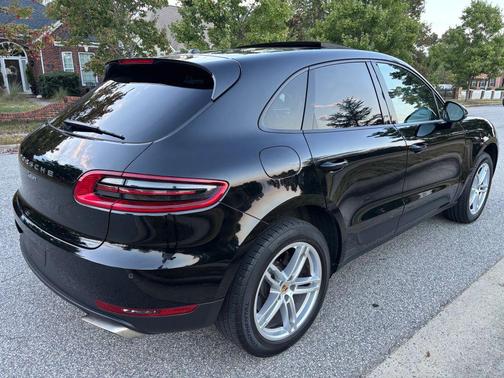 2018 Porsche Macan Sport Utility 4D