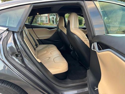 2016 Tesla Model S P90D