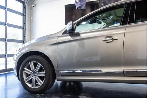 2016 Volvo XC60 T6 Drive-E