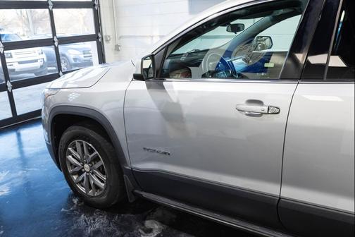 2017 GMC Acadia SLE-2